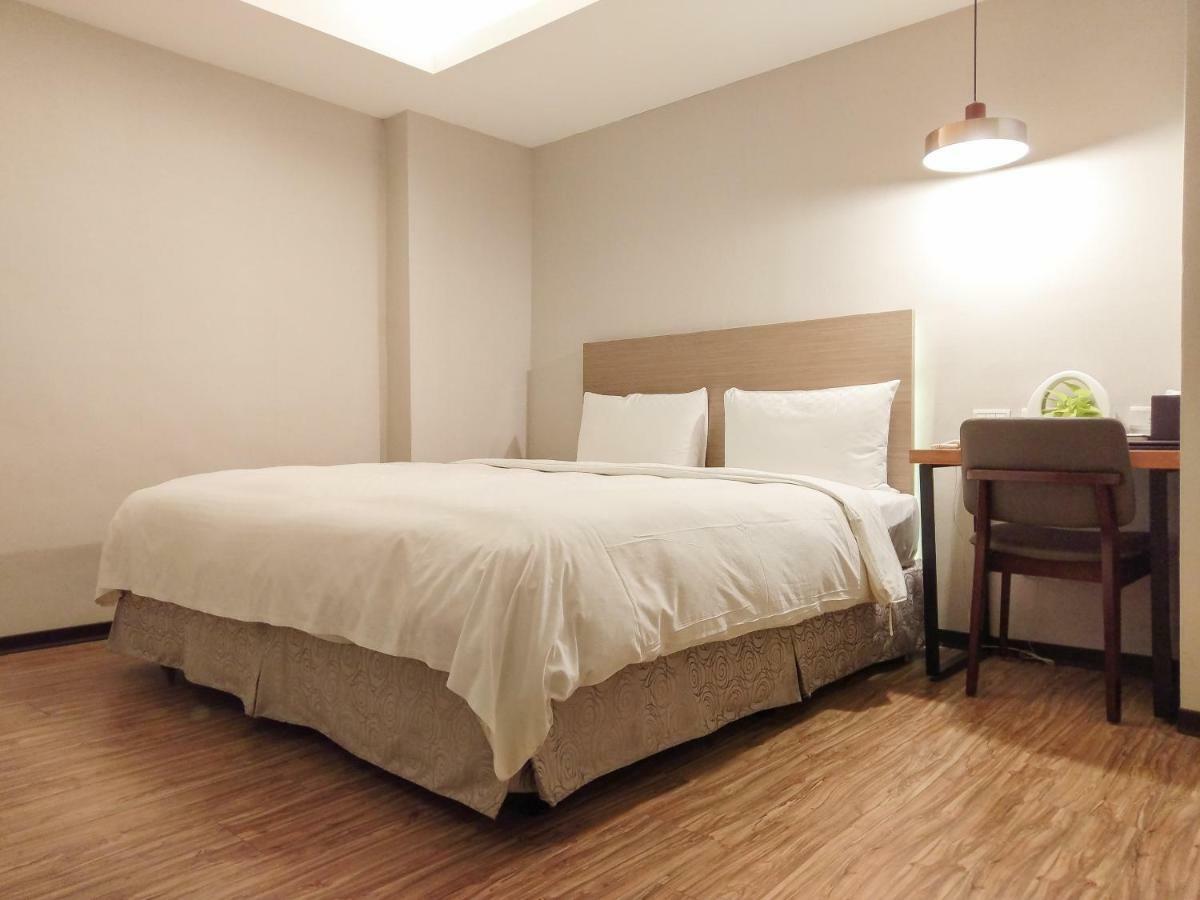 Lan Ting Business Inn Тайпей Екстериор снимка