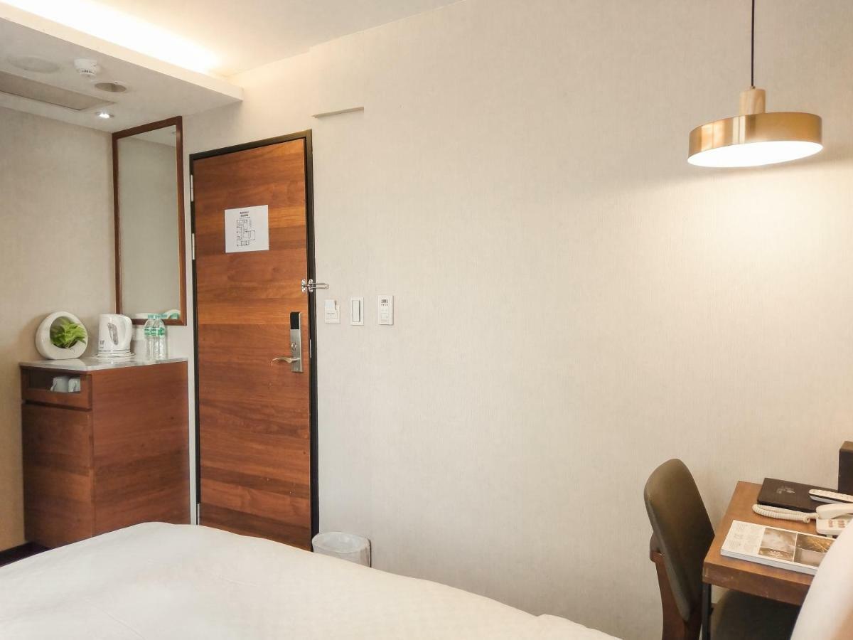 Lan Ting Business Inn Тайпей Екстериор снимка